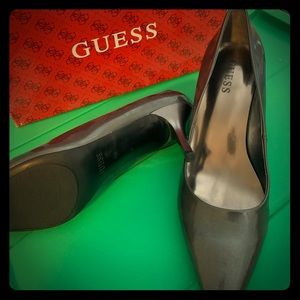 Grey pumps.